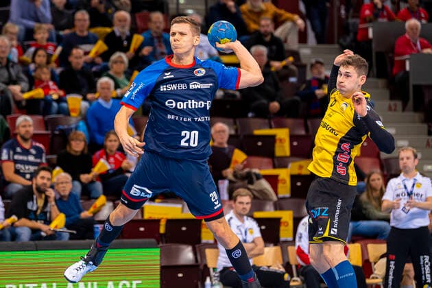 Bietigheim, Deutschland 10. November 2019: 2. BL - 19 20- SG BBM Bietigheim vs. HSC 2000 Coburg Tim Dahlhaus (SG BBM Bietigheim), Max Jaeger (Coburg) Ludwigsburg MHP Arena Baden-Württemberg Deutschland