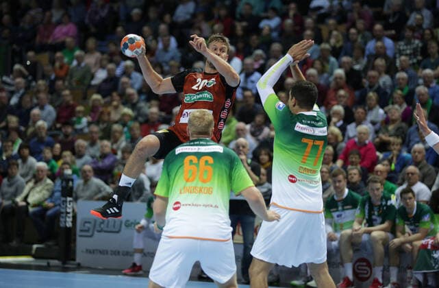 Deutschland,Wetzlar, Rittal-Arena, 10.11.2019, Handball,1. Liqui Moly HBL Bundesliga, 12.Spieltag, HSG Wetzlar - TSV Hannover-Burgdorf Bild: hi.li.Fabian Boehm (TSV Hannover-Burgdorf),Anton Lindskog (HSG Wetzlar),Stefan Cavor (HSG Wetzlar) Copyright: HMBxMedia ThomasxJäger