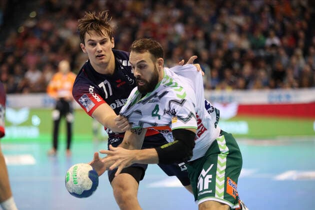SG Flensburg-Handewitt vs Frisch auf Goeppingen, LIQUI-MOLY Handball Bundesliga, 10.11.19; Flensburg Tim Kneule (Frisch auf Goeppingen, 04) gegen Magnus Roed (SG Flensburg-Handewitt, 77) Copyright: xBEAUTIFULxSPORTS MarioxM.xKobergx