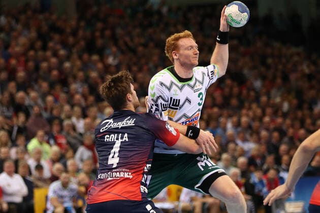 SG Flensburg-Handewitt vs Frisch auf Goeppingen, LIQUI-MOLY Handball Bundesliga, 10.11.19; Flensburg Nicolai Theilinger (Frisch auf Goeppingen, 03) gegen Johannes Golla (SG Flensburg-Handewitt, 04) Copyright: xBEAUTIFULxSPORTS MarioxM.xKobergx
