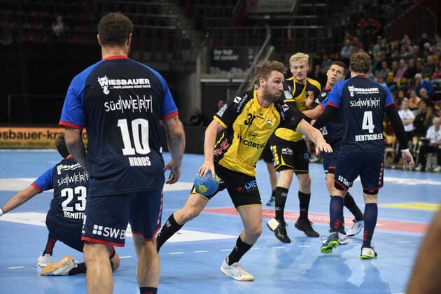 Tobias Varvne (HSC 2000 Coburg) im Zweikampf, SG BBM Bietigheim vs. HSC 2000 Coburg, 2. Handball Bundesliga, 11. Spieltag, 10.11.2019, Eibner Memmler SG BBM Bietigheim vs. HSC 2000 Coburg, 2. Handball Bundesliga, 11. Spieltag, 10.11.2019 Ludwigsburg Copyright: xMemmlerx Eibner-Pressefotox EP_mmr