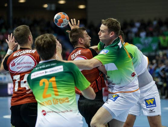 Deutschland,Wetzlar, Rittal-Arena, 10.11.2019, Handball,1. Liqui Moly HBL Bundesliga, 12.Spieltag, HSG Wetzlar - TSV Hannover-Burgdorf Bild: v.li.Vincent Buechner (TSV Hannover-Burgdorf),Emil Frend Oefors (HSG Wetzlar),Nejc Cehte (TSV Hannover-Burgdorf),Lenny Rubin (HSG Wetzlar) Copyright: HMBxMedia ThomasxJäger