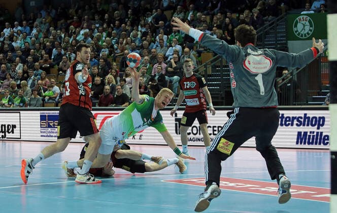 10.11.2019, xovx, Handball HBL, HSG Wetzlar - TSV Hannover Burgdorf emspor, v.l. Joshua Thiele (TSV Hannover-Burgdorf), Nejc Cehte (TSV Hannover-Burgdorf), Anton Lindskog (HSG Wetzlar), Timo Kastening (TSV Hannover-Burgdorf), Domenico Ebner (TSV Hannover-Burgdorf), Aktion . (DFL DFB REGULATIONS PROHIBIT ANY USE OF PHOTOGRAPHS as IMAGE SEQUENCES and or QUASI-VIDEO) Wetzlar
