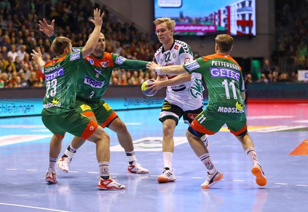 Magdeburg, Deutschland 10.11.2019: 1. Handball-Bundesliga - 2019 2020 - SC Magdeburg vs. GWD Minden (L-R) Albin Lagergren (Magdeburg), Zeljko Musa (Magdeburg), Marian Michalczik (Minden), Daniel Pettersson (Magdeburg) Magdeburg Sachsen-Anhalt Deutschland GETEC ARENA