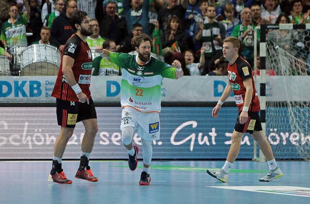 10.11.2019, xovx, Handball HBL, HSG Wetzlar - TSV Hannover Burgdorf emspor, Jubel bei Maximilian Holst (HSG Wetzlar), , links Evgeni Pevnov (TSV Hannover-Burgdorf), rechts Timo Kastening (TSV Hannover-Burgdorf), Aktion . (DFL DFB REGULATIONS PROHIBIT ANY USE OF PHOTOGRAPHS as IMAGE SEQUENCES and or QUASI-VIDEO) Wetzlar