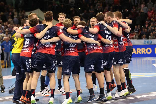 SG Flensburg-Handewitt vs Frisch auf Goeppingen, LIQUI-MOLY Handball Bundesliga, 10.11.19; Flensburg Jubel bei der Mannschaft Copyright: xBEAUTIFULxSPORTS MarioxM.xKobergx
