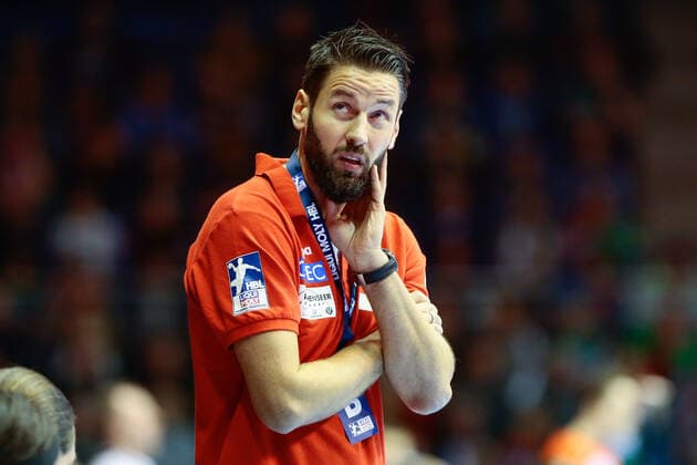 10.11.2019, xtgx, Handball Liqui Moly HBL, SC Magdeburg - GWD Minden emspor, v.l. Bennet Wiegert (Magdeburg, Trainer) nachdenklich, enttäuscht, schaut enttäuscht, niedergeschlagen, disappointed GETEC Arena