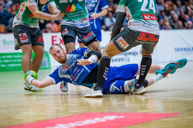 Libor Hanisch ( 7 Dessau-Rosslauer HV 06) waehrend der Begegnung in der 3. Liga Handball (Herren) - Saison 2019-2020 zwischen Dessau-Rosslauer HV 06 und Oranienburger HC in der Anhalt Arena am 10. November 2019 in Dessau-Rosslau, Sachsen Anhalt, Deutschland