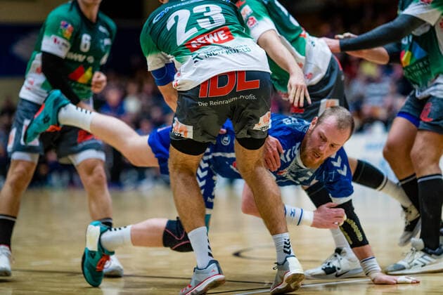 Libor Hanisch ( 7 Dessau-Rosslauer HV 06) waehrend der Begegnung in der 3. Liga Handball (Herren) - Saison 2019-2020 zwischen Dessau-Rosslauer HV 06 und Oranienburger HC in der Anhalt Arena am 10. November 2019 in Dessau-Rosslau, Sachsen Anhalt, Deutschland