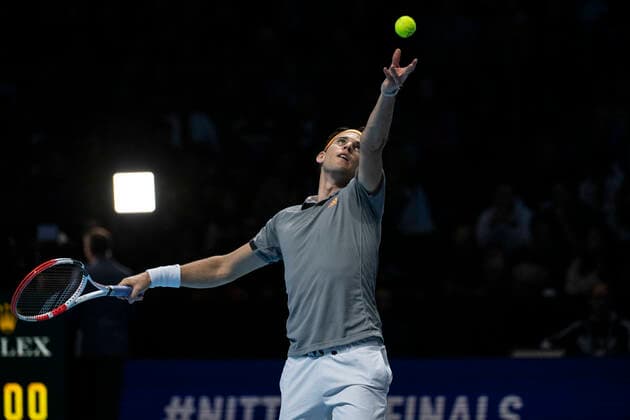 ATP, Tennis Herren Finals 2018 LONDRES, LO - 10.11.2019: ATP FINALS 2018 - Dominic Thiem (Austrian) serves during his game against Roger Federer (Swiss) at the ATP Finals at Arena 02 in London, England. (Photo: Richard Callis Fotoarena) x1828805x  RichardxCallis