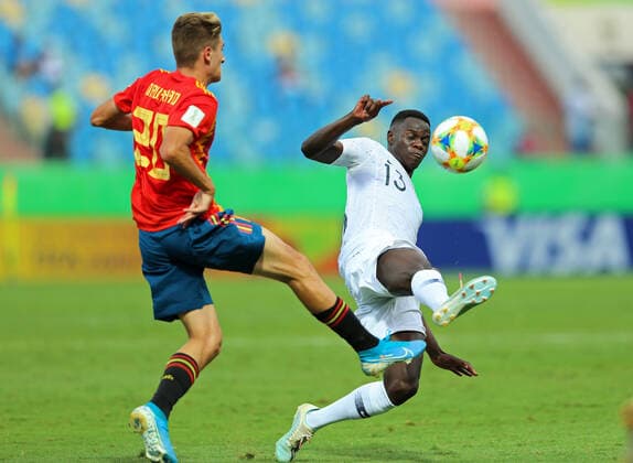 11th November 2019; Olimpico Pedro Ludovico Stadium, Goiania, Goias, Brazil; FIFA U-17 World Cup Brazil 2019, Spain versus France; Roberto Navarro of Spain sees the ball clipped away by Naouirou Ahamada of France - Editorial Use  ActionPlus12187351 HeulerxAndrey