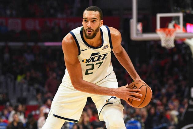 LOS ANGELES, CA - NOVEMBER 03: Utah Jazz Center Rudy Gobert (27) looks to make a pass during a NBA, Basketball Herren, USA game between the Utah Jazz and the Los Angeles Clippers on November 3, 2019 at STAPLES Center in Los Angeles, CA. (Photo by Brian Rothmuller Icon Sportswire) NBA: NOV 03 Jazz at Clippers Icon191103043