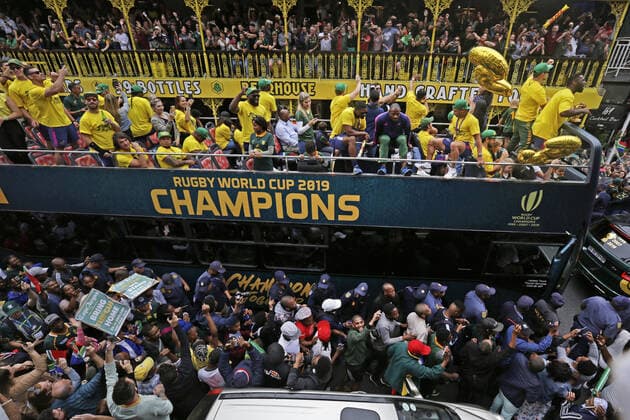 Bilder des Jahres 2019, Sport 11 November Sport Themen der Woche KW46 November 11, 2019, Cape Town, Western Cspe, South Africa: Monday 11th November 2019..City Hall, Grand Parade,.And City Centre, Cape Town,.Western Cape,.South Africa...SPRINGBOKS CELEBRATE WINNING THE RUGBY WORLD CUP CHAMPIONSHIP IN 2019 WITH A South AfricaWIDE VICTORY TOUR!..SPRINGBOKS RUGBY WORLD CUP VICTORY TOUR CAPE TOWN!..South African Captain Siya Kolisi holds the Web Ellis Cup as he celebrates with his team mates and excited fans taking photos and selfies while they celebrate the Springboks driving past in their open top bus in the Cape Town City Centre...The reigning Rugby World Cup Champions namely the South African Springbok Rugby Team, celebrates winning the Webb Ellis Cup during the International Rugby Football Board Rugby World Cup Championship held in Japan in 2019 with their Victory Tour that culminated in the final city tour taking place in Cape Town. Thousands of South African fans filled the streets of the city all trying their best to show their support for their beloved Springboks and to celebrate them winning the Rugby World Cup for the third time. South Africa previously won the Rugby World Cup in 1995, 2007 and now again in 2019. South African Springbok Captan Siya Kolisi took the opportunity to speak to the gathered crowd about how something like this brings unity and that we should live together as a nation that practices what is known as ubuntu. Ubuntu is a quality that includes the essential human virtues of compassion and humanity. This image taken in Cape Town on Monday 11th November 2019...This image is the property of Seven Bang Media Group (Pty) Ltd, hereinafter referred to as SBM...Picture By: SBM Mark Wessels. (11 11 2019)..+27 (0)61 547 2729.mark@sevenbang.com.www.sevnbang.com..Copyright Â© SBM. All Rights Reserved. SPRINGBOKS RUGBY WORLD CUP VICTORY TOUR CAPE TOWN!  - ZUMAt136 94969665st Copyright: xSbmx xMarkxWesselsx