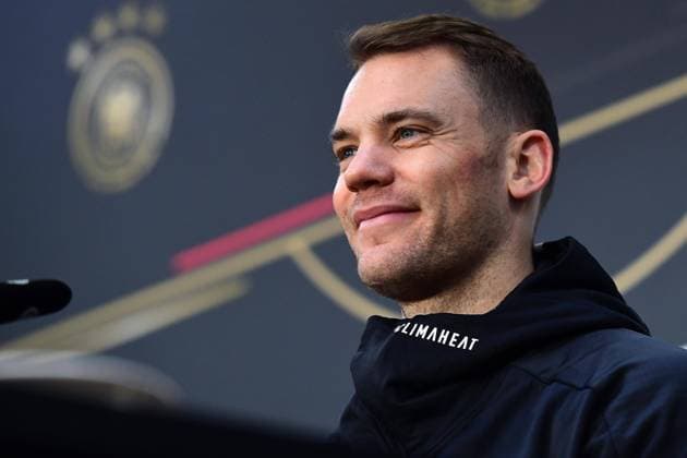 Sport Bilder des Tages Fußball Pressekonferenz Nationalmannschaft am 13.11.2019 im Radisson Blu Scandinavia in Düsseldorf Manuel Neuer ( Deutschland ) lächelt DFB regulations prohibit any use of photographs as image sequences and or quasi-video.