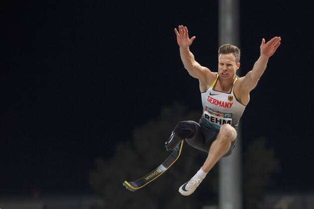 Bilder des Jahres 2019, Sport 11 November Sport Themen der Woche KW46 Sport Bilder des Tages Dubai 2019 World Para Athletics Championships; United Arab Emirates, 13.11.2019 DUBAI, UNITED ARAB EMIRATES - NOVEMBER 13: Markus Rehm (GER) competing in the men s T64 long jump final on day-7 of the Dubai 2019 World Para Athletics Championships at the Club for People with Determination of Dubai on 13.11.2019 at the Southeast Coast of the Persian Gulf United Arab Emirates. *** Dubai 2019 World Para Athletics Championships United Arab Emirates, 13 11 2019 DUBAI, UNITED ARAB EMIRATES NOVEMBER 13 Markus Rehm GER competing in the men s T64 long jump final on day 7 of the Dubai 2019 World Para Athletics Championships at the Club for People with Determination of Dubai on 13 11 2019 at the Southeast Coast of the Persian Gulf United Arab Emirates Copyright: xBEAUTIFULxSPORTS OliverxKremerx