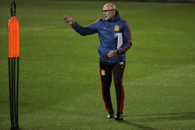 Spain s Under 21 national team, Nationalteam head coach Luis de la Fuente attends a team s training session at Santo Domingo stadium in Alcorcon, Madrid, Spain, 13 November 2019. Spain will face Northern Macedonia in their UEFA EURO, EM, Europameisterschaft,Fussball Under 21 qualifying soccer match on 14 November 2019. Spain s Under 21 national soccer team training session !ACHTUNG: NUR REDAKTIONELLE NUTZUNG!  Copyright: xKikoxHuescax GRAF8413 20191113-637092720455986853