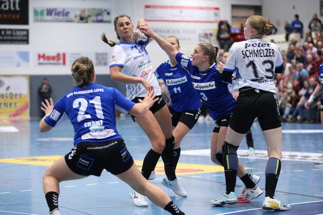 v.l. Nele Franz (HSG Blomberg-Lippe 21), Alicia Stolle (Thueringer HC 17), Kamila Kordovska (HSG Blomberg-Lippe 11), Laura Rueffieux (HSG Blomberg-Lippe 3), Meike Schmelzer (Thueringer HC 13) GER, Handball, 1. Bundesliga Frauen, HSG Blomberg-Lippe gegen Thueringer HC, 13.11.2019 Blomberg Copyright: xStrohdiekx Eibner-Pressefotox EP_jsk