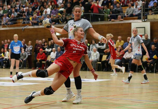 13.11.2019, Deutschland, Bietigheim, Handball Bundesliga Frauen Saison 2019 2020 SG BBM Bietigheim vs. Neckarsulmer Union: v.l. Maren Aardahl (BBM), Birna Haraldsdottir (NSU)