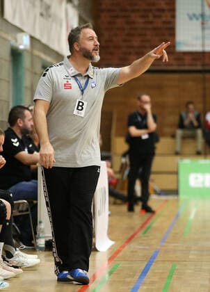 13.11.2019, Deutschland, Bietigheim, Handball Bundesliga Frauen Saison 2019 2020 SG BBM Bietigheim vs. Neckarsulmer Union: NSU Trainer Pascal Morgant