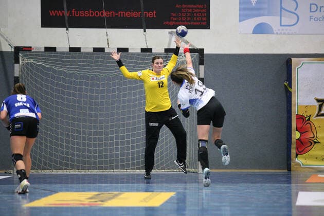 Iveta Koresova (Thueringer HC 18) gegen Anna Monz-Kuehn (HSG Blomberg-Lippe 12)(Tor) GER, Handball, 1. Bundesliga Frauen, HSG Blomberg-Lippe gegen Thueringer HC, 13.11.2019 Blomberg Copyright: xStrohdiekx Eibner-Pressefotox EP_jsk