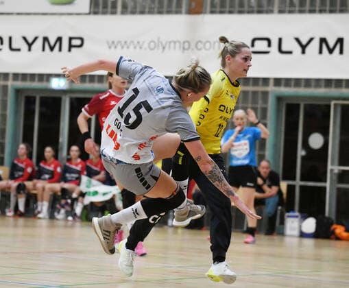 Michelle Goos (Neckarsulmer Union) verletzt sich bei einem Zusammenprall, SG BBM Bietigheim vs. Neckarsulmer Sport Union, 1. Bundesliga Frauen, 7. Spieltag, 13.11.2019, Eibner Memmler SG BBM Bietigheim vs. Neckarsulmer Sport Union, 1. Bundesliga Frauen, 7. Spieltag, 13.11.2019 Bietigheim-Bissingen Copyright: xMemmlerx Eibner-Pressefotox EP_mmr