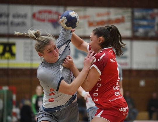 Nathalie Hendrikse (Neckarsulmer Union) im Zweikampf, SG BBM Bietigheim vs. Neckarsulmer Sport Union, 1. Bundesliga Frauen, 7. Spieltag, 13.11.2019, Eibner Memmler SG BBM Bietigheim vs. Neckarsulmer Sport Union, 1. Bundesliga Frauen, 7. Spieltag, 13.11.2019 Bietigheim-Bissingen Copyright: xMemmlerx Eibner-Pressefotox EP_mmr