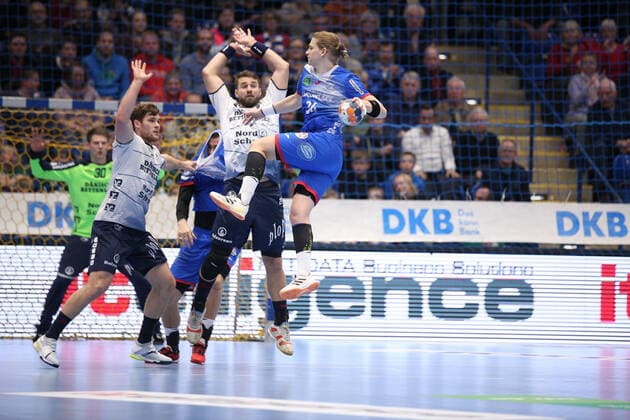 v.l. Johannes Golla (SG Flensburg-Handewitt 4), Jacob Heinl (SG Flensburg-Handewitt 21), Andreas Cederholm (TBV Lemgo Lippe 34) GER, Handball, 1. Bundesliga, TBV Lemgo Lippe gegen SG Flensburg-Handewitt, 14.11.2019 Lemgo Copyright: xStrohdiekx Eibner-Pressefotox EP_jsk