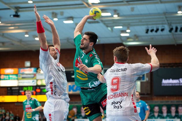 Minden, Deutschland 14.11.2019: 1. Handball-Bundesliga - 2019 2020 - GWD Minden vs. MT Melsungen (L-R) Felix Danner (Melsungen), Savvas Savvas (Minden), Tobias Reichmann (Melsungen) Minden Nordrhein-Westfalen Deutschland Kampa Halle