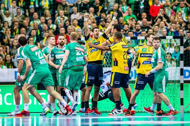 Jubel bei Rhein Neckar Löwen nach dem letzten Wurf von SC DHFK Leipzig waehrend der Saison 2019-2020 in der 1. Handball Bundesliga (Herren) zwischen SC DHfK Leipzig und Rhein Neckar Löwen in der Arena Leipzig am 14. November 2019 in Leipzig, Sachsen, Deutschland