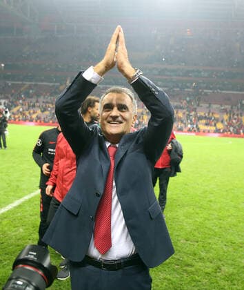 Fußball, EM-Qualifikation, Türkei - Island Coach Senol Gunes of Turkey during the European Championship, EM, Europameisterschaft qualification Group H Match between Turkey and Iceland at the Turk Telekom Stadium in Istanbul , Turkey on November 14 , 2019. 