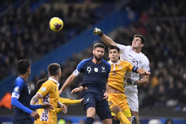 09 OLIVIER GIROUD (FRA) - 03 Igor Armas (mol) - 23 Alexei Koselev (mol) FOOTBALL : France vs Moldavie - Qualifications Euro 2020 - 14 11 2019 AnthonyBIBARD FEP Panoramic 