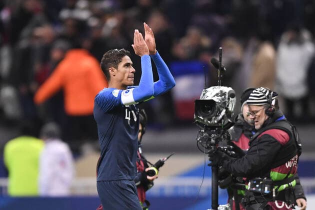 Fußball, EM-Qualifikation, Frankreich - Moldawien 04 RAPHAEL VARANE (FRA) - FAIR PLAY - JOIE FOOTBALL : France vs Moldavie - Qualifications Euro 2020 - 14 11 2019 AnthonyBIBARD FEP Panoramic 