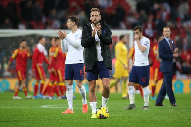 England v Montenegro UEFA EURO, EM, Europameisterschaft,Fussball 2020 Qualifiers Hat Trick hero Harry Kane of England with the match ball at the end of the UEFA Euro 2020 Qualifiers match at Wembley Stadium, London Content Not Available For UK Newspapers Copyright: xPaulxChestertonx FIL-13867-0209