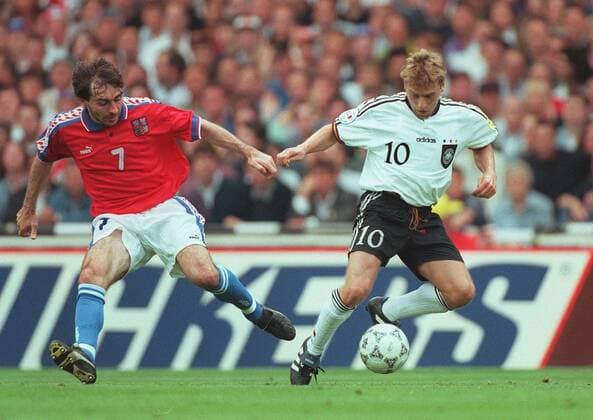 Fußball, EM Finale 1996 in London, Deutschland - Tschechien 2:1 n.V. Thomas Hassler & Jiri Nemec Czech Republic V Germany 30 June 1996  Copyright: MaryxEvansxAllstarxRichardxSellers 12112910 editorial use only