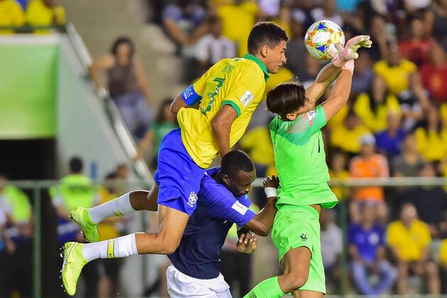 FuÃŸball, U17 WM, Brasilien - Frankreich 14th November 2019; Bezerrao Stadium, Brasilia, Distrito Federal, Brazil; FIFA U-17 World Cup Semi Final 2019, France versus Brazil; Melvin Zinga of France and Henri of Brazilm - Editorial Use  ActionPlus12188089 AdrianxMacias