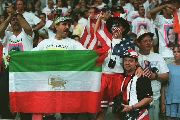 Usa & Iran Fans Usa V Iran, World Cup 98 25 June 1998  Copyright: MaryxEvansxAllstarxStewartxKendall 12126978 editorial use only