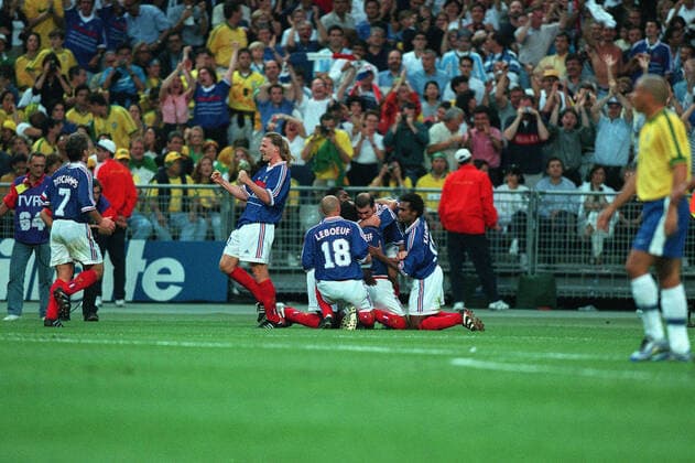 Petit & France Team Celebrate Brazil V France 12 July 1998  Copyright: MaryxEvansxAllstarxStewartxKendall 12129433 editorial use only