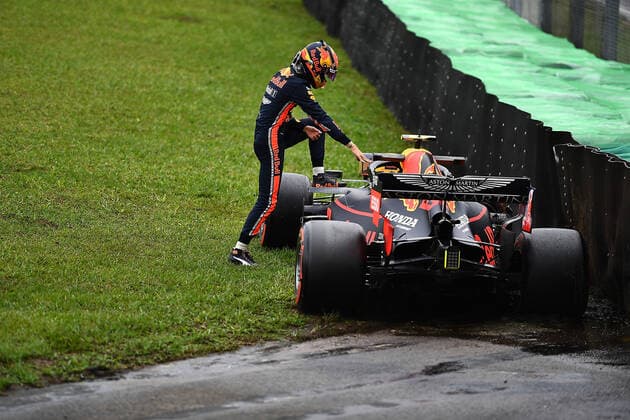 FORMULA 1 HEINEKEN GRANDE PRÃäMIO DO BRASIL 2019 15.11.2019, Autodromo Jose Carlos Pace, Interlagos, FORMULA 1 HEINEKEN GRANDE PRÃäMIO DO BRASIL 2019 , im Bild Unfall von Alexander Albon (GBR 23), Aston Martin Red Bull Racing