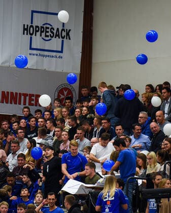15.11.2019, xpsx, Handball 3.Liga, HSG Hanau - HSG Rodgau Nieder-Roden v.l. Hanau Fans Zuschauer Hanau Hessen Deutschland (DEU)
