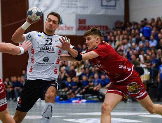 15.11.2019, xpsx, Handball 3.Liga, HSG Hanau - HSG Rodgau Nieder-Roden v.l. Yaron Pillmann (Hanau), Johannes von der Au (Nieder-Roden) Hanau Hessen Deutschland (DEU)