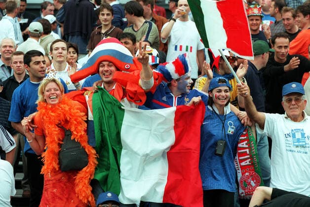 Fußball, EM Finale 2000 in Rotterdam, Frankreich - Italien 2-1 n.V. France & Italy Fans France V Italy France V Italy Euro 2000 Final  Copyright: AllstarxPicturexLibrary 12178234 editorial use only