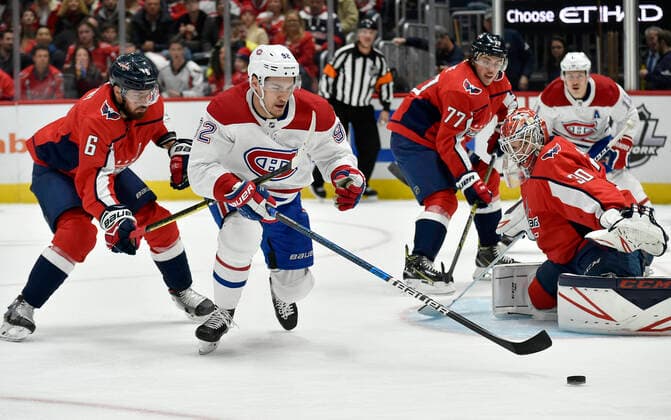 WASHINGTON, DC - NOVEMBER 15: Canadiens left wing Jonathan Drouin (92) tries to skate around Capitals goalie Ilya Samsonov (30) as Capitals defenseman Michal Kempny (6) stick checks him during the Montreal Canadiens vs. Washington Capitals game November 15, 2019 at Capital One Arena in Washington, D.C.. (Photo by Randy Litzinger Icon Sportswire) NHL, Eishockey Herren, USA NOV 15 Canadiens at Capitals Icon9661911150530