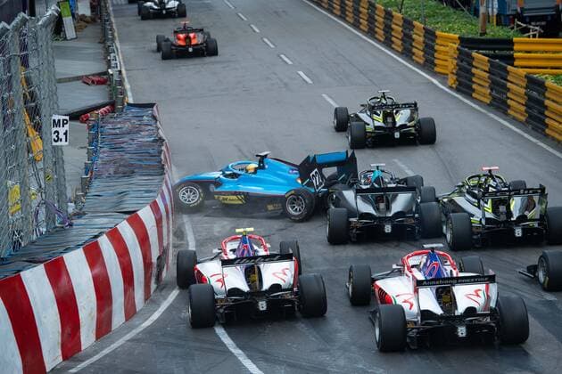 Bilder des Jahres 2019, Sport 11 November Sport Themen der Woche KW46 Sport Bilder des Tages (191116) -- MACAU, Nov. 16, 2019 (Xinhua) -- Indian driver Arjun Maini (No. 22) crashes his car in a curve during the qualification race of Formula 3 Macau Grand Prix and FIA F3 World Cup at the 66th Macau Grand Prix in Macau, south China, Nov. 16, 2019. (Xinhua Cheong Kam Ka) (SP)CHINA-MACAU-MACAU GRAND PRIX-DAY 3(CN) 