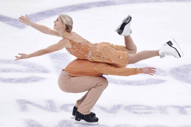 Bilder des Jahres 2019, Sport 11 November Sport Themen der Woche KW46 Sport Bilder des Tages MOSCOW, RUSSIA - NOVEMBER 16, 2019: Canada s Piper Gilles and Paul Poirier perform their free dance at the 2019 Rostelecom Cup, the fifth event of the 2019 20 ISU Grand Prix of Figure skating, Eiskunstlauf at the Megasport Arena. Stanislav Krasilnikov TASS  TS0C3695