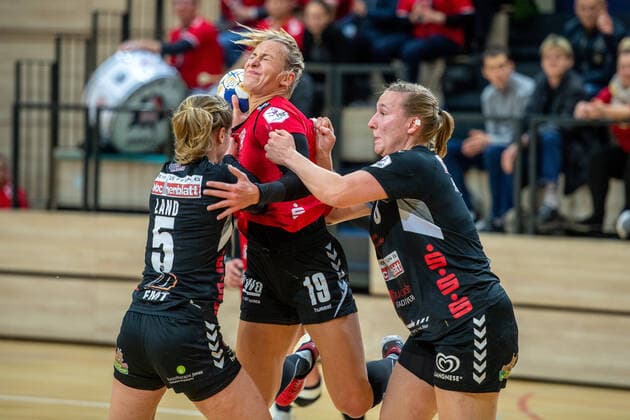 Lea Gruber (SV Union Halle) setzt sich durch und wirft ein Tor SV Union Halle-Neustadt (Wildcats) vs. HL Buchholz 08-Rosengarten Handball 2.Bundesliga - Saison 2019 2020 Copyright: xVIADATAx xHolgerxJohnx Halle Saale Sachsen-Anhalt Deutschland