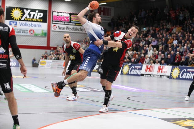 v.l. Markus Hansen (VfL Luebeck-Schwartau 11), Marian Orlowski (TuS N-Luebbecke 29) GER, Handball, 2. Bundesliga, TuS N-Luebbecke gegen VfL Luebeck-Schwartau, 16.11.2019 Luebbecke Copyright: xStrohdiekx Eibner-Pressefotox EP_jsk