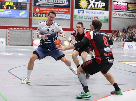 v.l. Mex Raguse (VfL Luebeck-Schwartau 9), Lukasz Gierak (TuS N-Luebbecke 10), Jens Bechtloff (TuS N-Luebbecke 8) GER, Handball, 2. Bundesliga, TuS N-Luebbecke gegen VfL Luebeck-Schwartau, 16.11.2019 Luebbecke Copyright: xStrohdiekx Eibner-Pressefotox EP_jsk