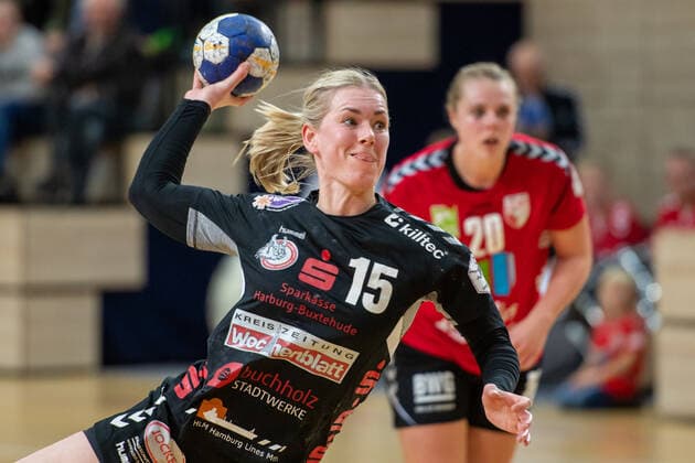 Kim Berndt (Buchholz 08-Rosengarten) beim Siebenmeterwurf SV Union Halle-Neustadt (Wildcats) vs. HL Buchholz 08-Rosengarten Handball 2.Bundesliga - Saison 2019 2020 Copyright: xVIADATAx xHolgerxJohnx Halle Saale Sachsen-Anhalt Deutschland