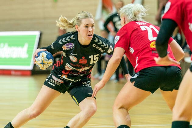 16.11.2019, Handball Frauen 2. Bundesliga, SV Union Halle-Neustadt - HL Buchholz 08-Rosengarten, v.l.: Kim berndt (Buchholz, 15), Sophie Lütke (Halle, 21). Halle Erdgas Sportarena Sachsen-Anhalt Deutschland