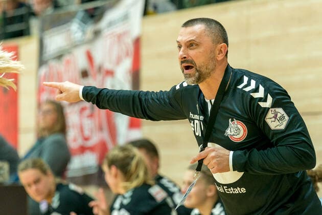 16.11.2019, Handball Frauen 2. Bundesliga, SV Union Halle-Neustadt - HL Buchholz 08-Rosengarten, Trainer Dubravko Prelcec (Buchholz) Halle Erdgas Sportarena Sachsen-Anhalt Deutschland